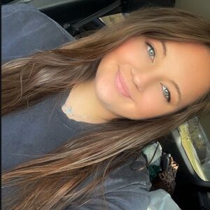 Meet your Posher, Kaylie